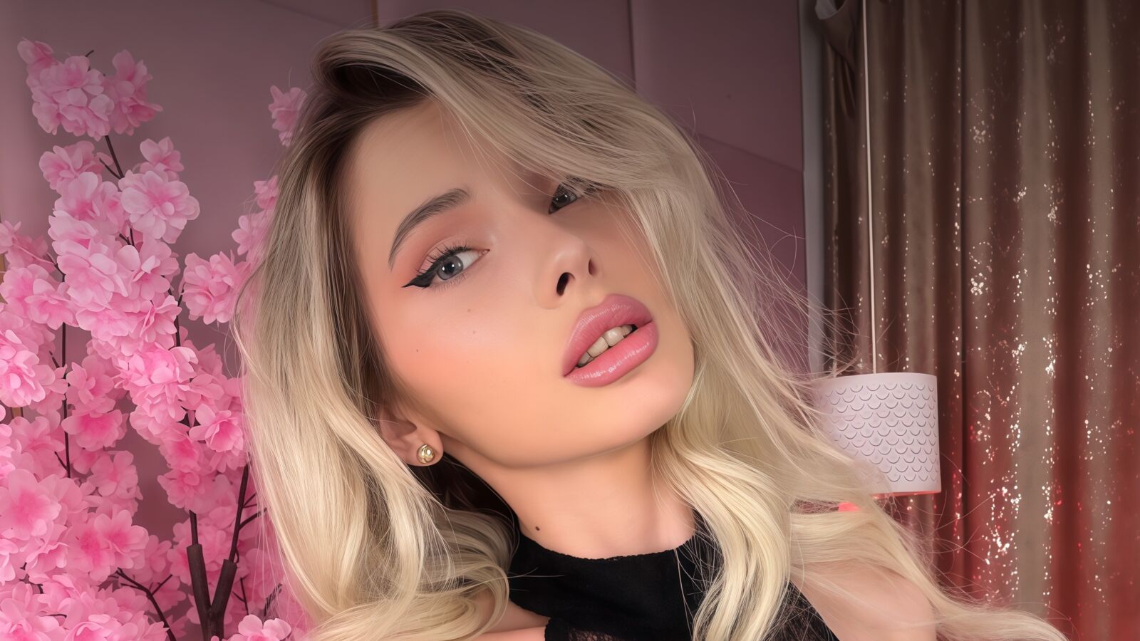 NickiMicki glamour portrait
