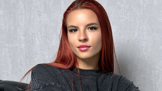 Free Nude KiaraRolls