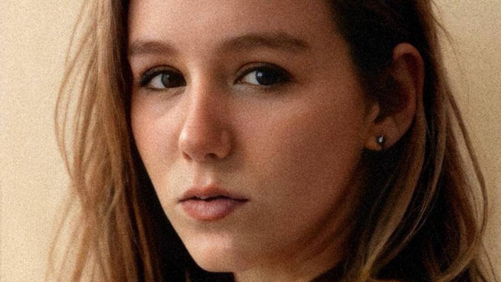 VickiGrotts glamour portrait