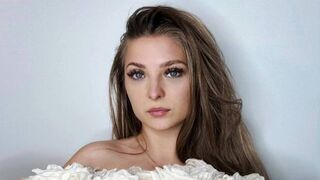 Kostenlos Nackt AdellaRoss