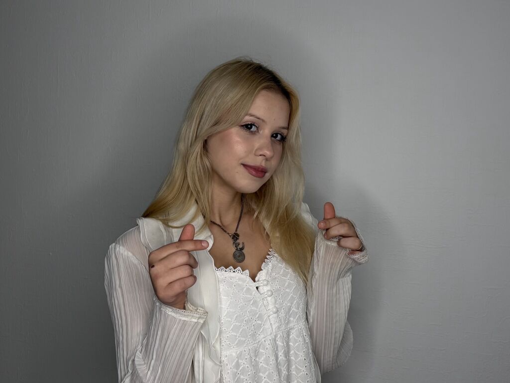JuanitaHoffler cam profile preview image