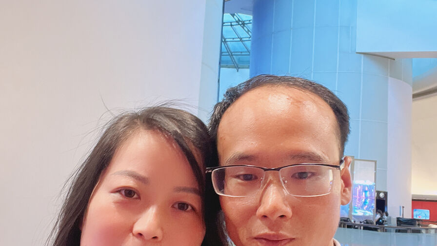 Watch LiangAndYing live on Live Cams