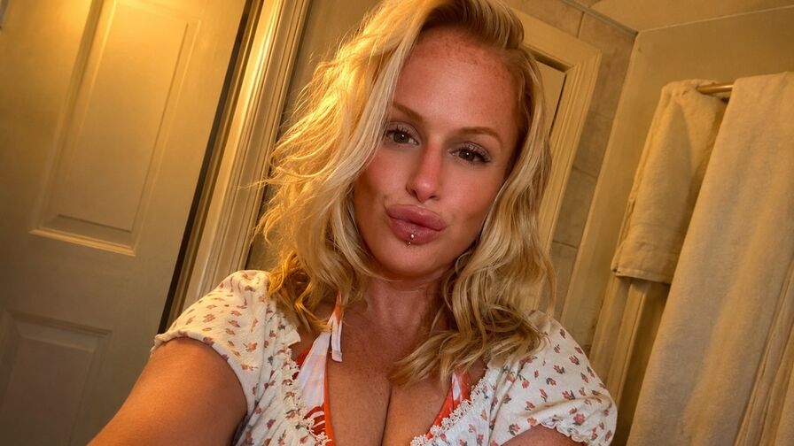 Watch LouisaKoutouzis live on Live Cams