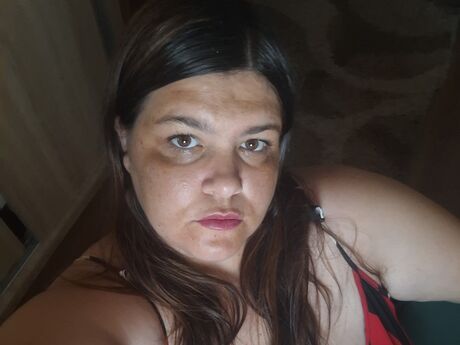 Chat with IonyEllaa