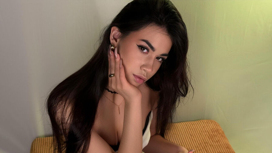 Watch CatherineBlaur live on eighteen plus