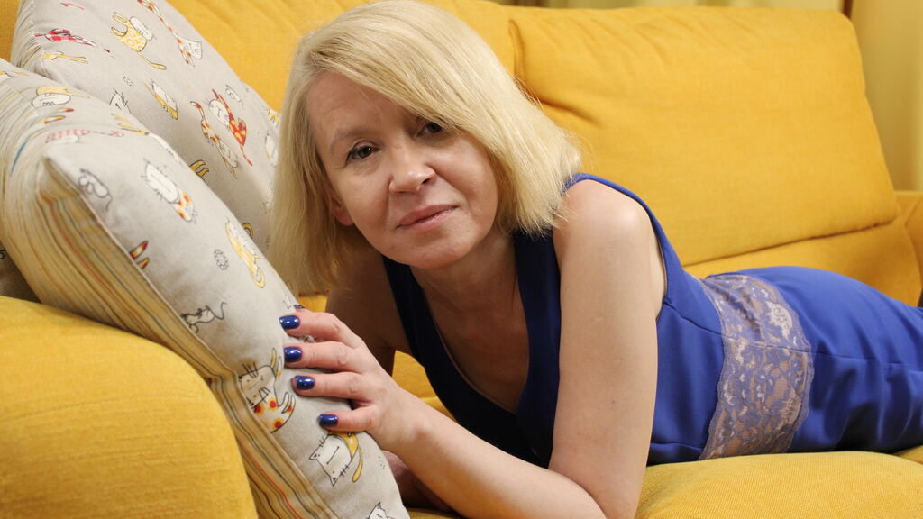 Watch  AminaLive live on LiveJasmin