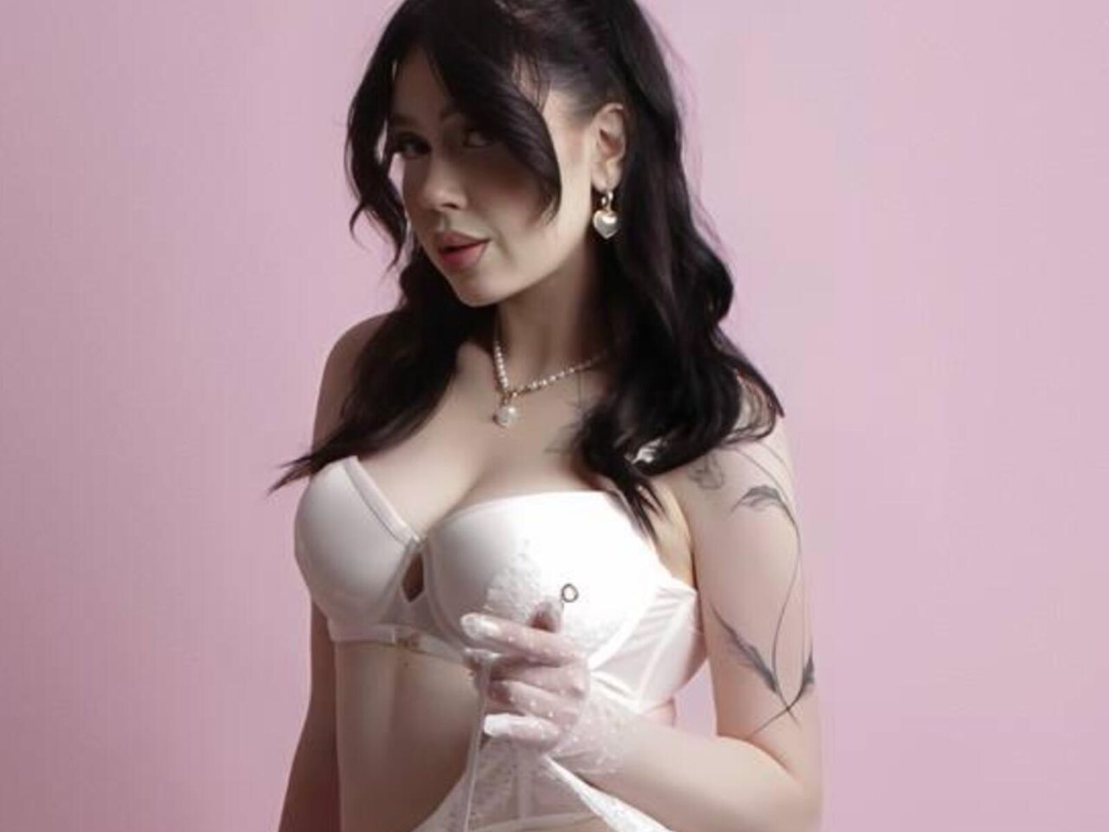 Live cam for MiaHertz