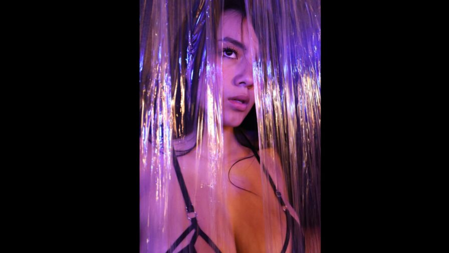 Watch MavieGray live on E-Chat