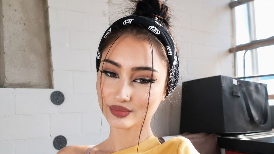 Join LaylaWill’s Live Webcam Show
