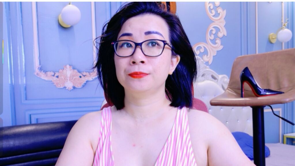 Live Chat with LucianaMecacci on LiveJasmin