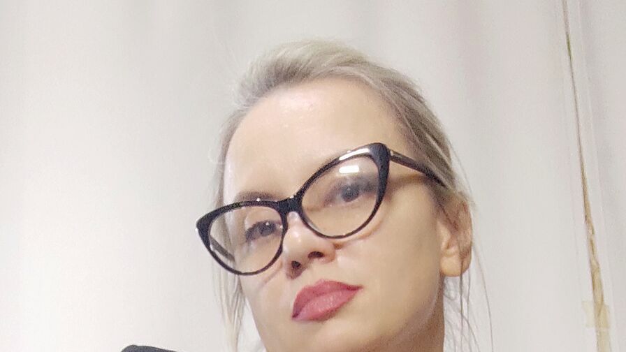 Watch RebeccaDarling’s Cam Show Live
