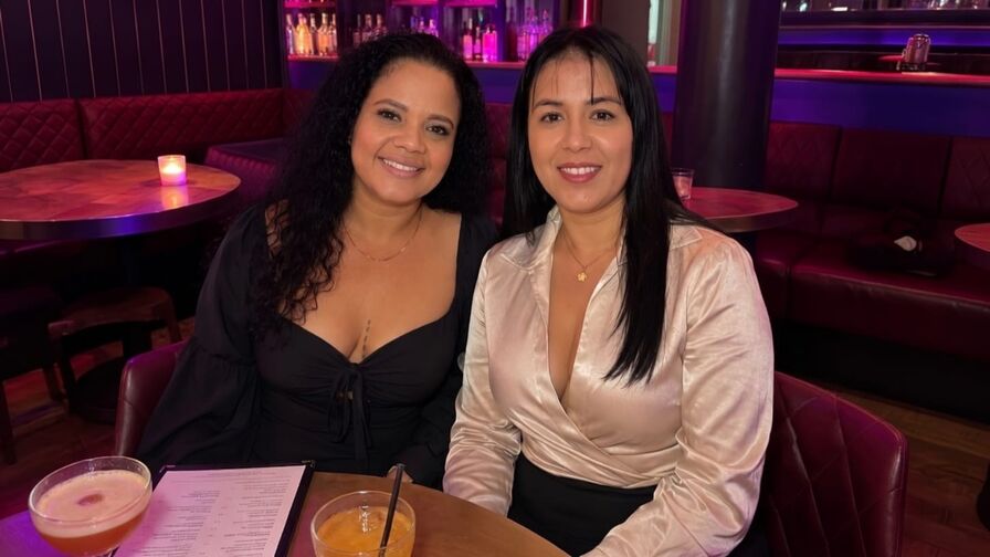 Watch BrielleAndAvriel live on E-Chat