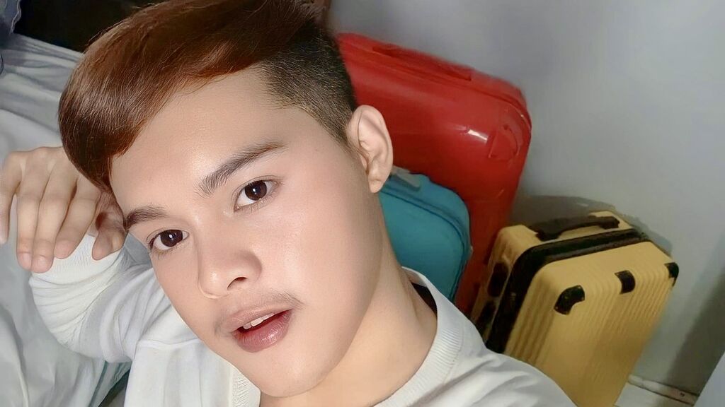 CarloPoe Live Chat on LiveJasmin