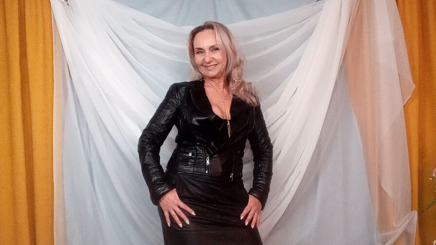 Join JennisJons’s Live Webcam Show