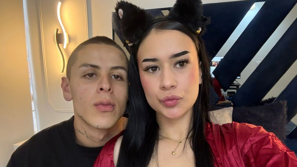 AresAndAbby live cam model at LiveJasmin