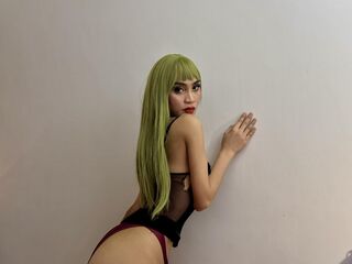 chat on live SummerFerragamo