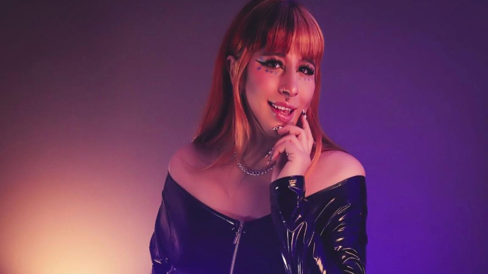 AriHolly erotic portrait