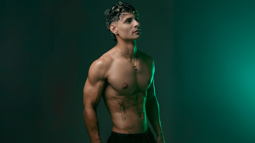 NoahHunter live cam model at LiveJasmin