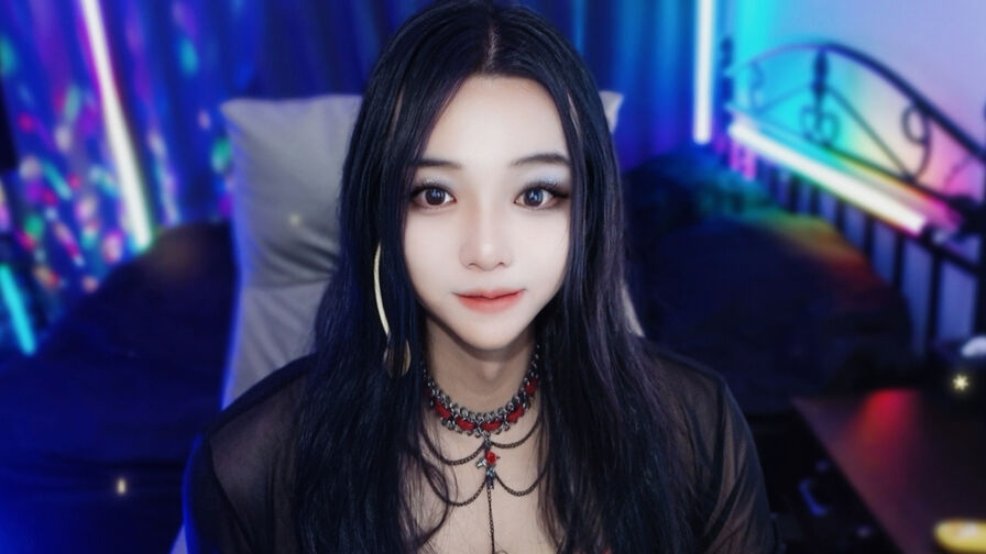 Chat with SaraWhitman live on AsianCamModels.com