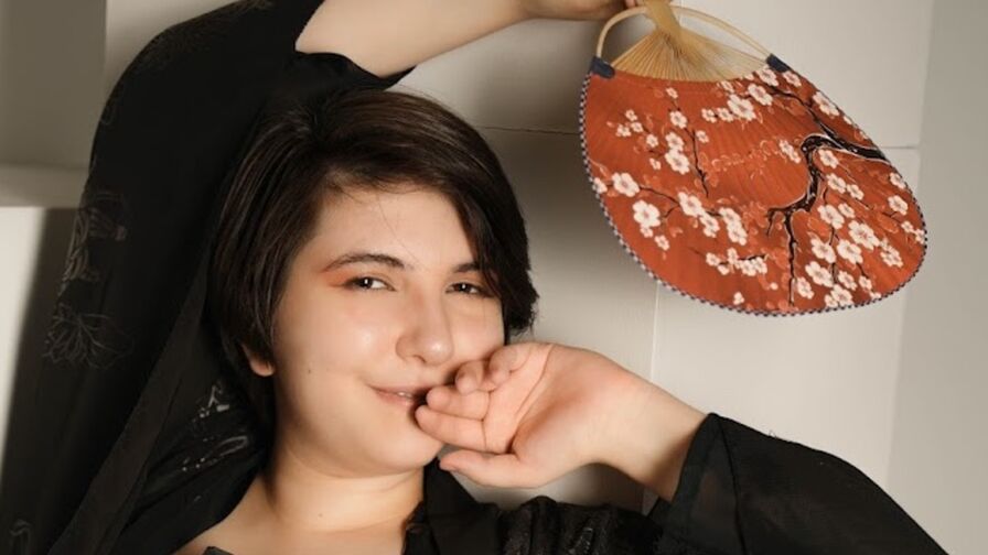Watch LilyMarlin live on E-Chat