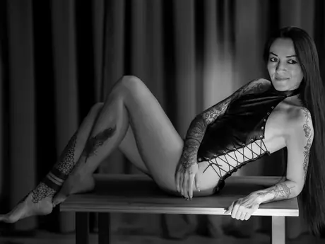 Chat with AleksaBright