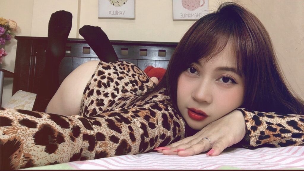 AhlyYah live cam model at LiveJasmin