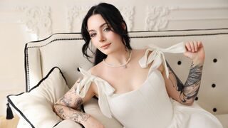 Free Nude GoldyStark