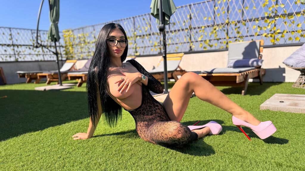 SarahSparks live cam model at LiveJasmin