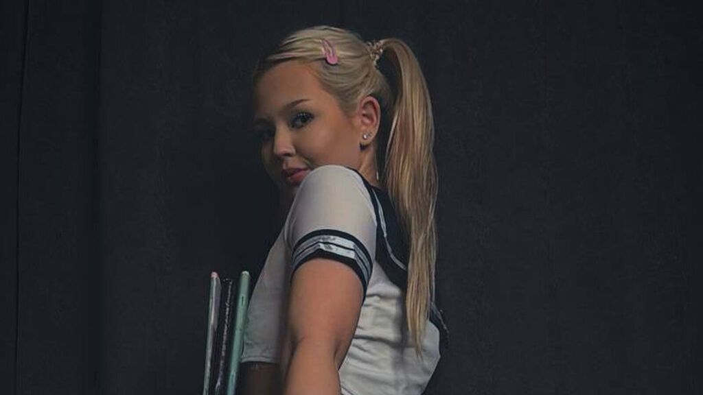 Statistics of ElsaDivine cam girl at GirlsOfJasmin