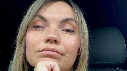 ElizavetaHolmes's live cam
