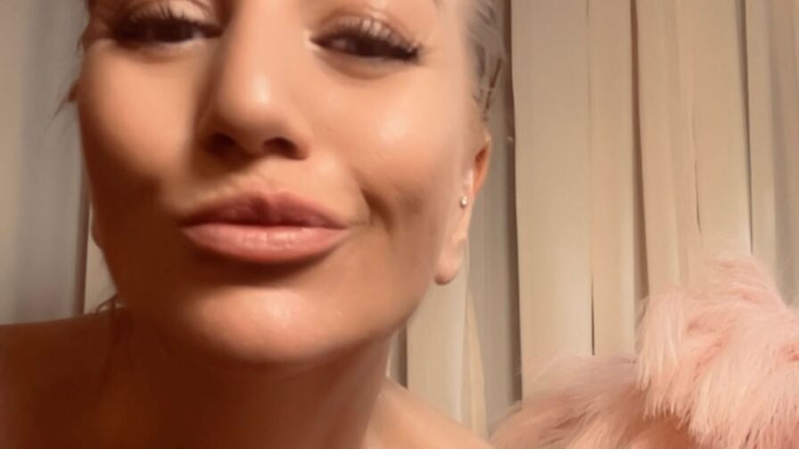AlessaBee's Premium Pictures and Videos