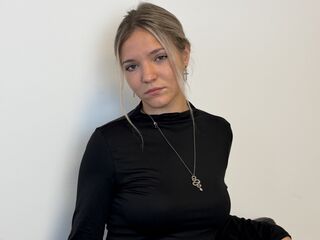Webcam model KeiraTullier from LiveJasmin
