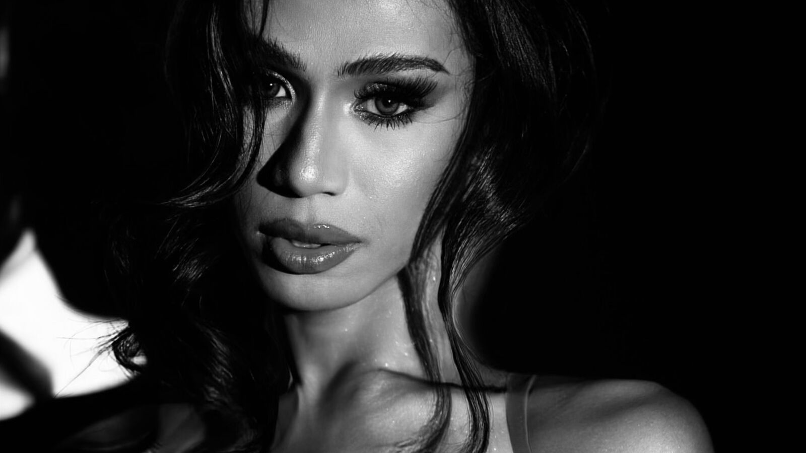 KamilaVega erotic portrait