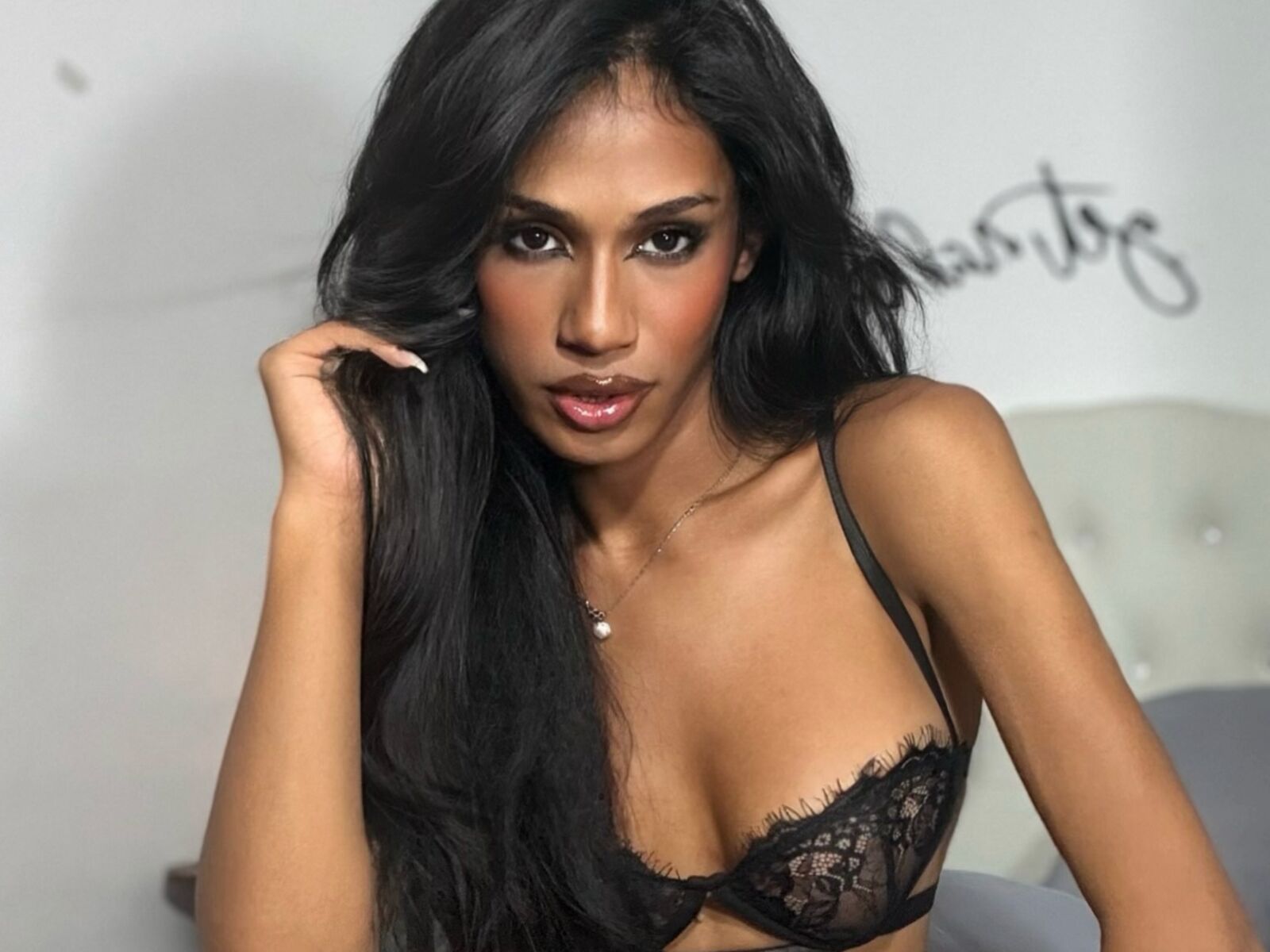 Live cam for KamilaVega
