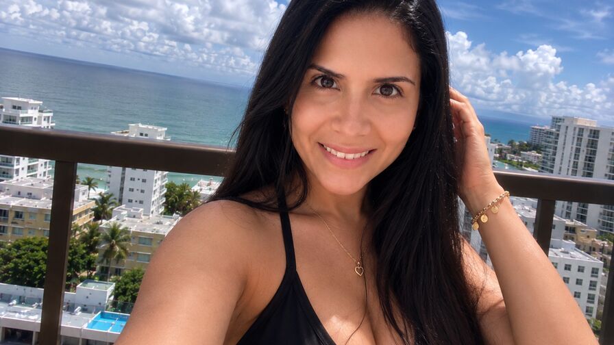 Watch AylaraSelene live on E-Chat