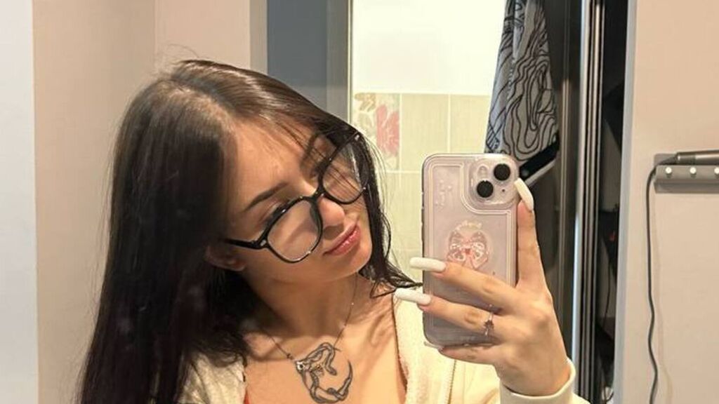 EmilyMuw online on GirlsOfJasmin