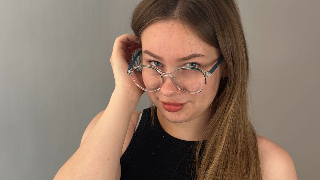 CharaPhilipson's profile from Jasmin at GirlsOfJasmin'