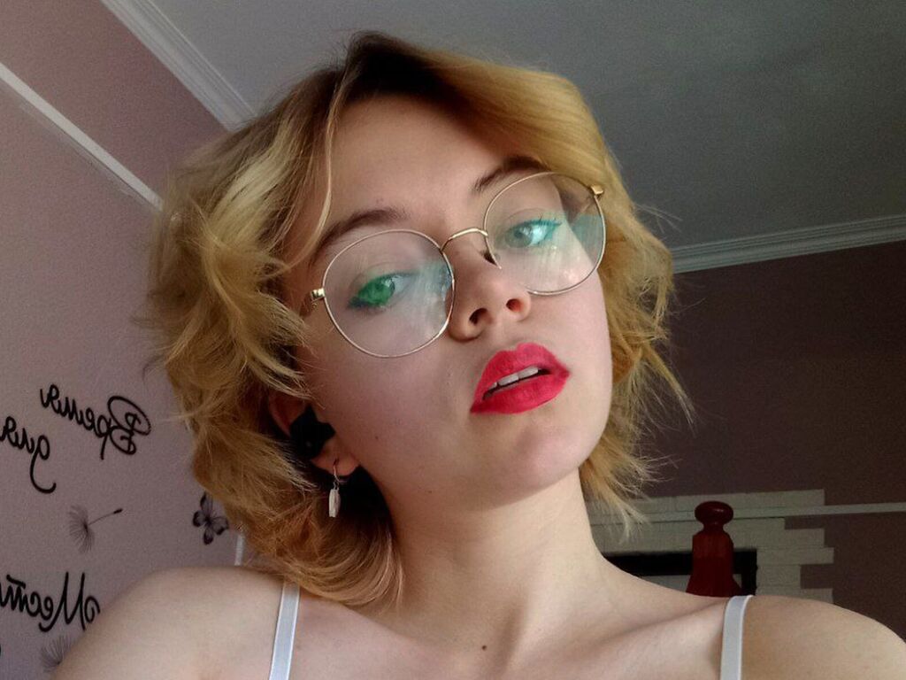 IsabellaBenet web cams boobs cum