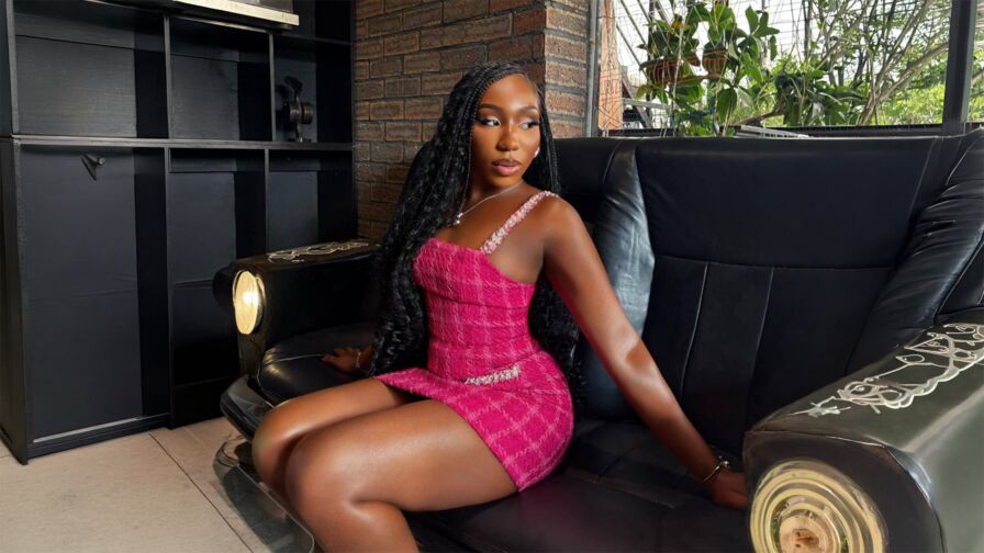 Watch HindaRoss live on E-Chat
