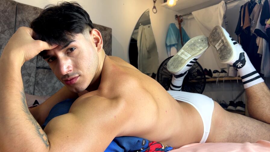 Chat with AndrewPill live on AsianCamModels.com