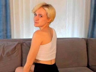 Webcam model LynnaColeson from LiveJasmin