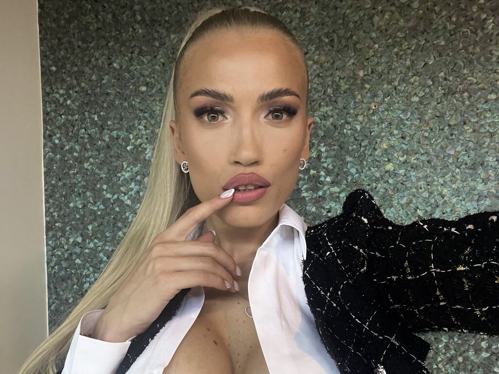 ElsaPressley Camera Thumbnail
