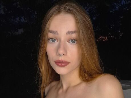 Chat with EmilliaFox
