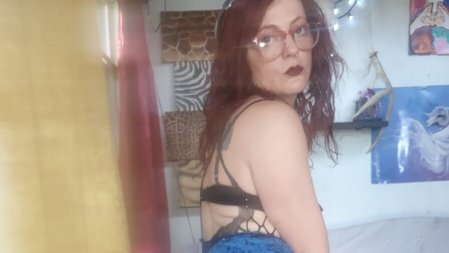 Watch BellaDawna live on E-Chat