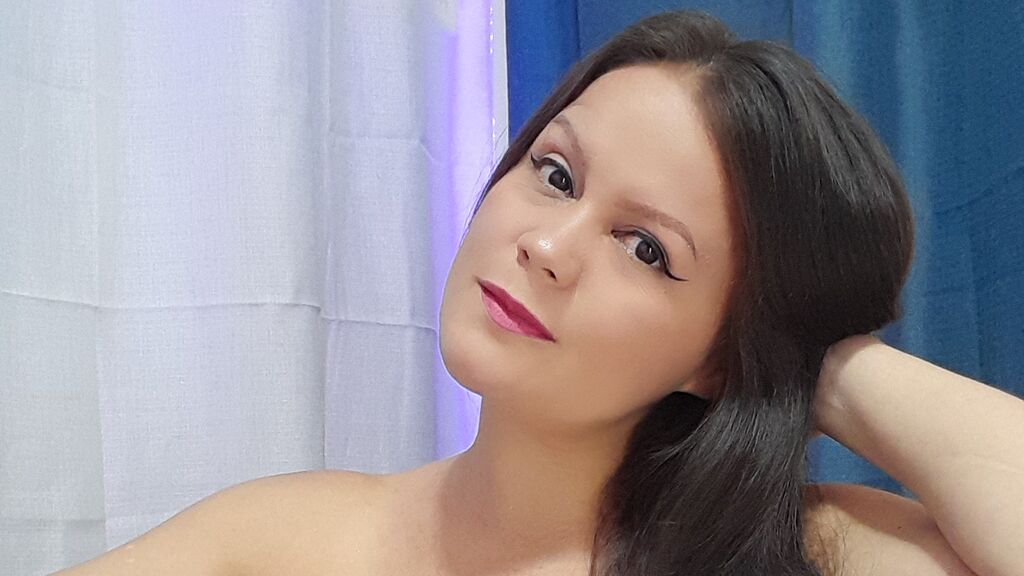 LuciannaLopez cover