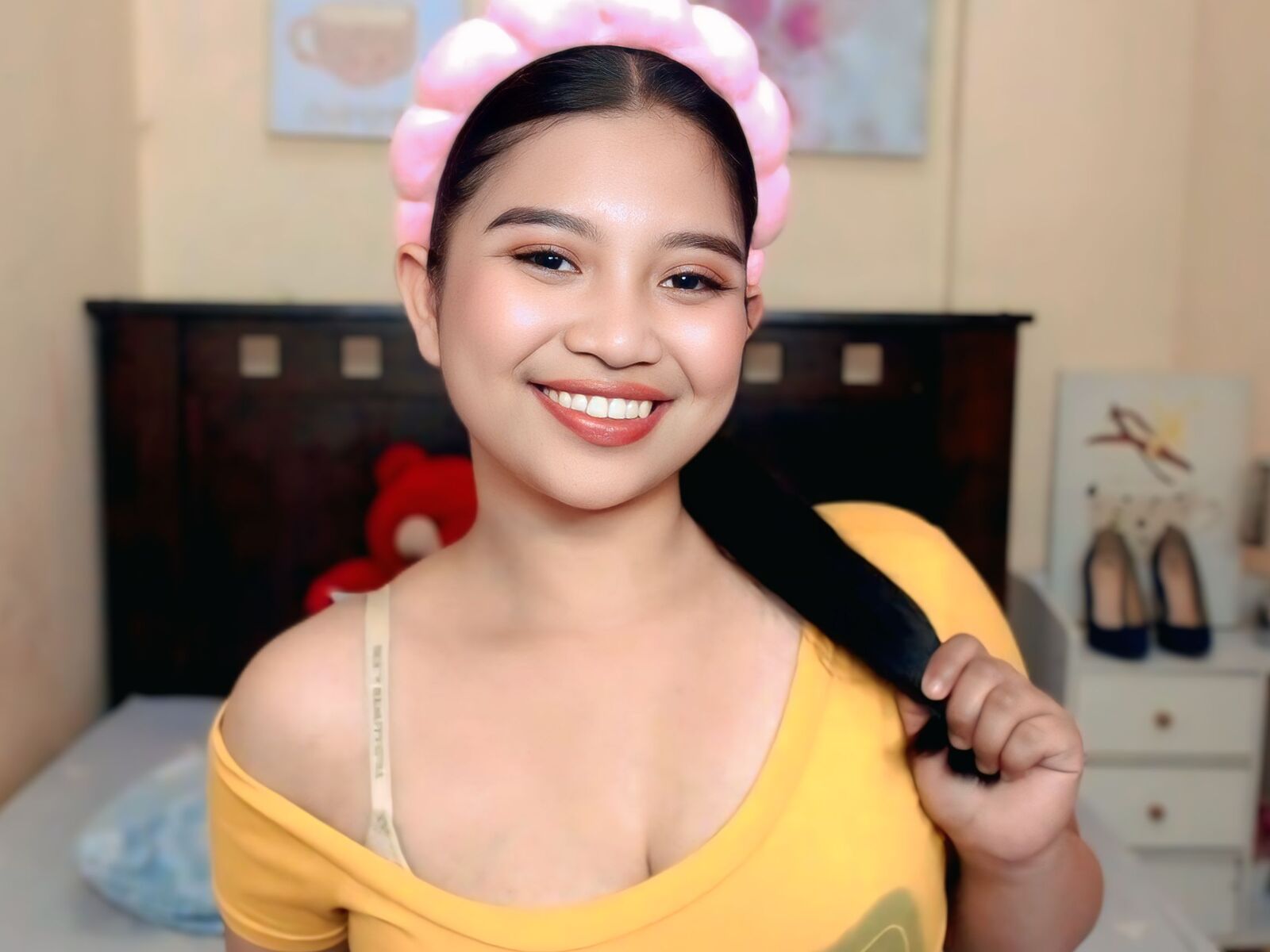 Live cam for SophiaCharms