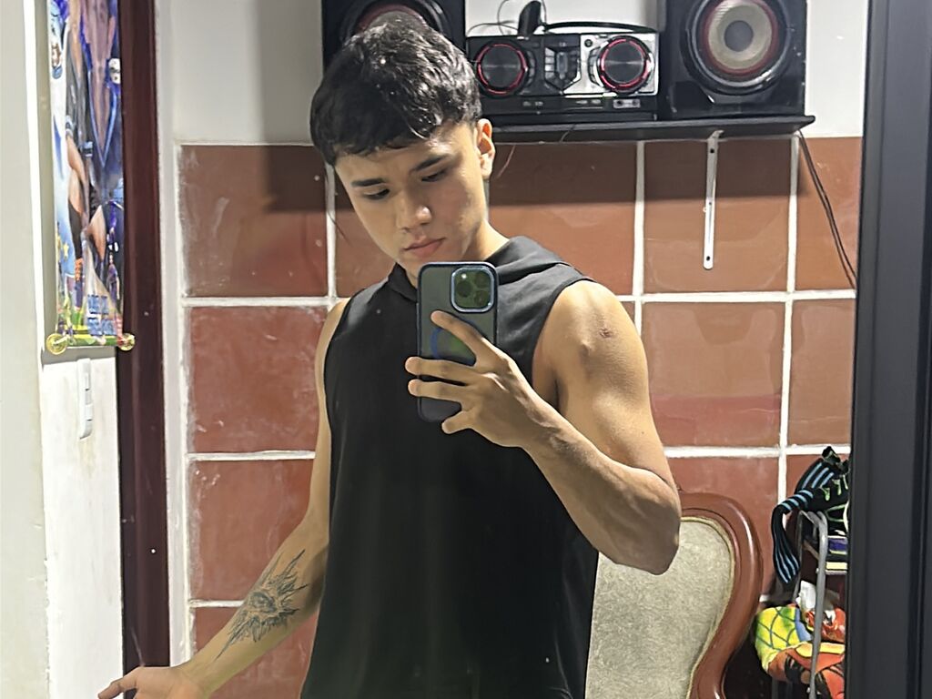 AxelFelipe male free chat cam profile