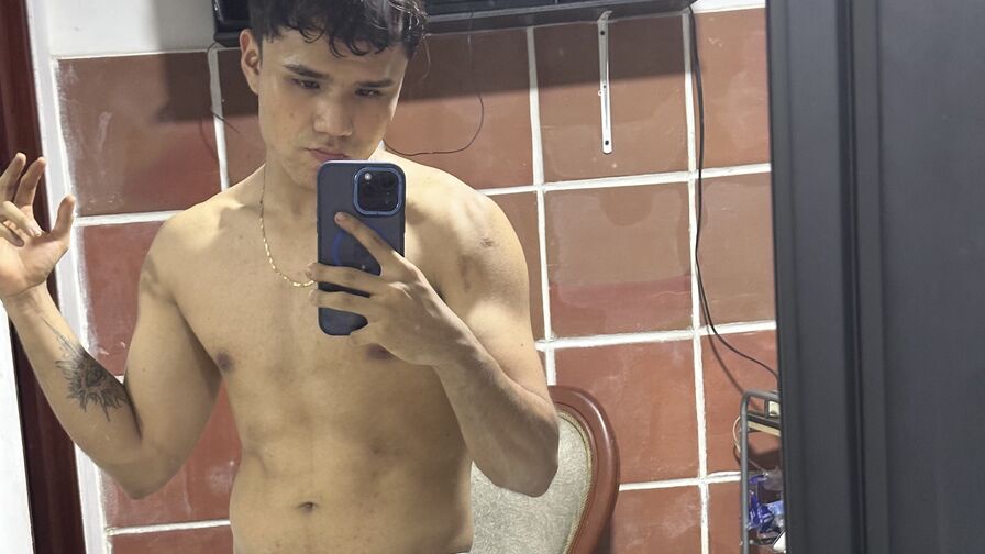 Watch AxelFelipe live on Recorded Camera❤️