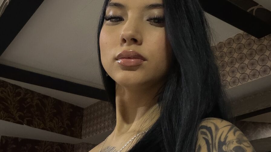 Chat with AlessiaVelvett live on AsianCamModels.com
