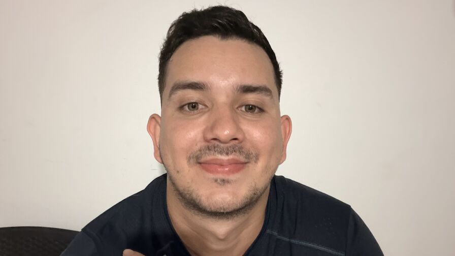 Chat with GaelRamirez live on AsianCamModels.com